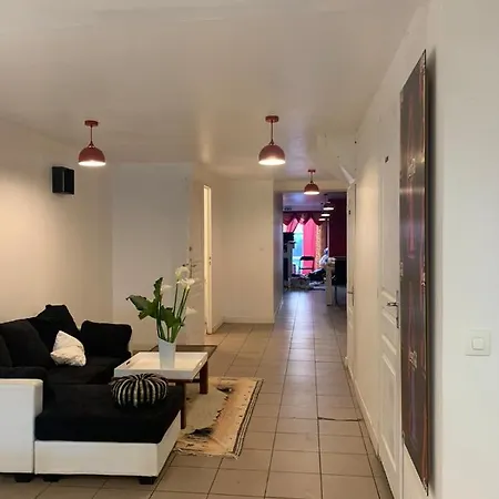 Gite Spacieux Avec Cour Au Centre D Agen Agen